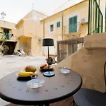 Elegant & Central Ortigia Apartment